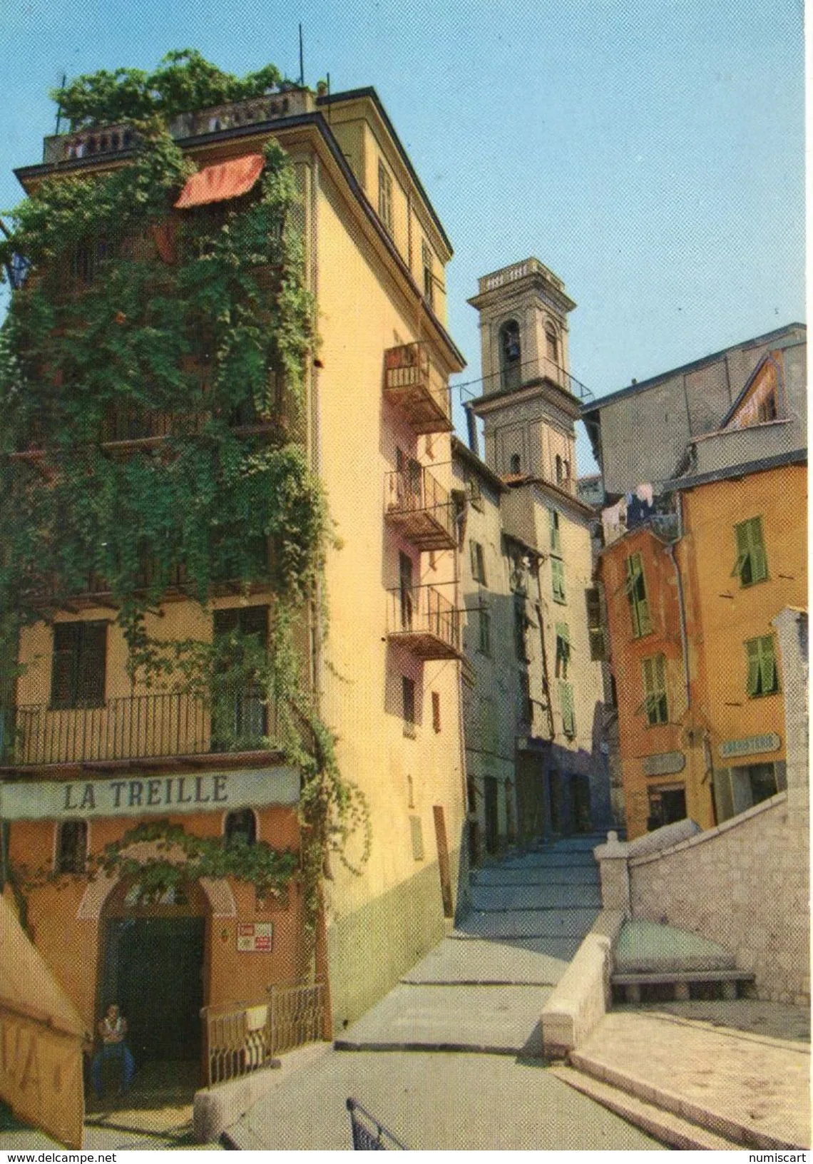 Le bar de la Treille sous sa vigne, dans une ruelle en escalier du Vieux-Nice