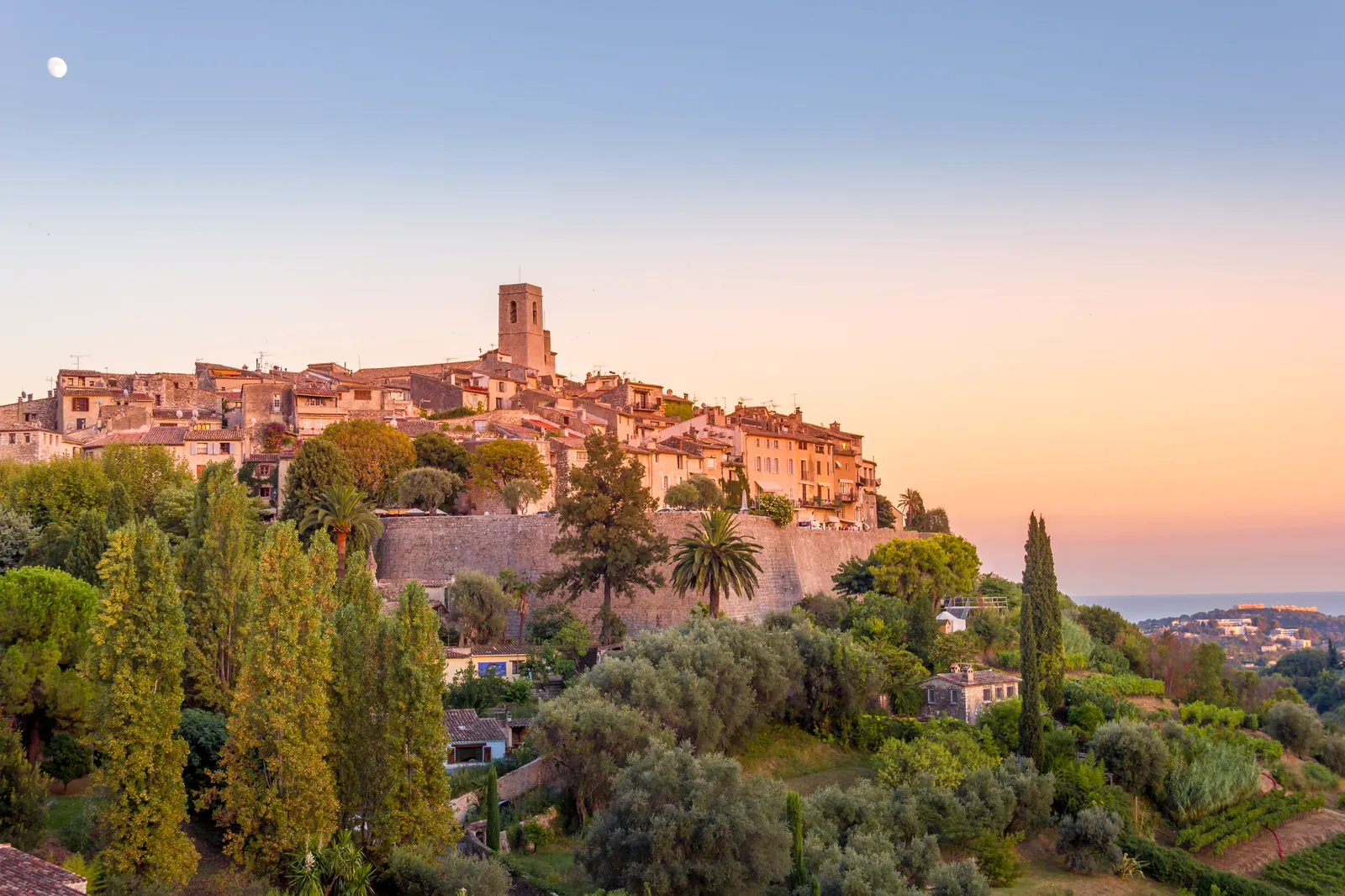 Le village fortifié de Saint-Paul-de-Vence au coucher du soleil