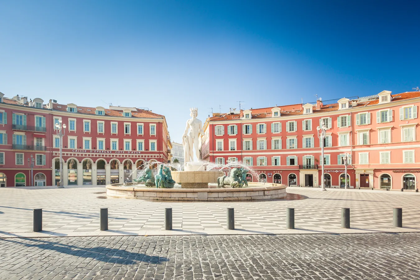 La fontaine du Soleil et son Apollon, place Masséna