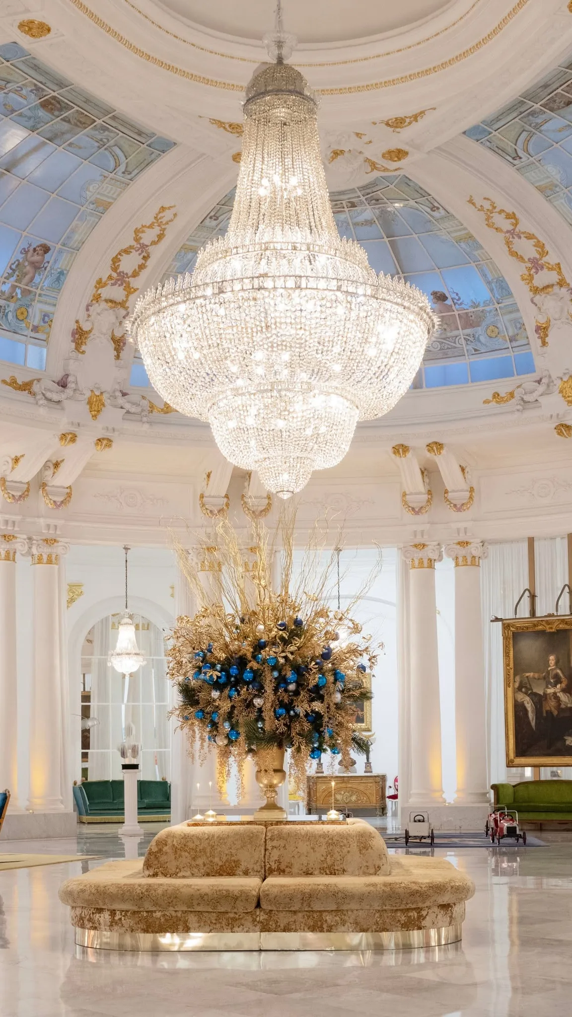 Le lustre Baccarat sous la coupole du Salon Royal de l’hôtel Negresco
