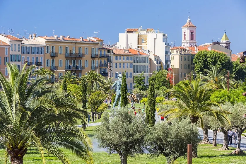 La Promenade du Paillon à Nice, sa coulée verte et son miroir d'eau