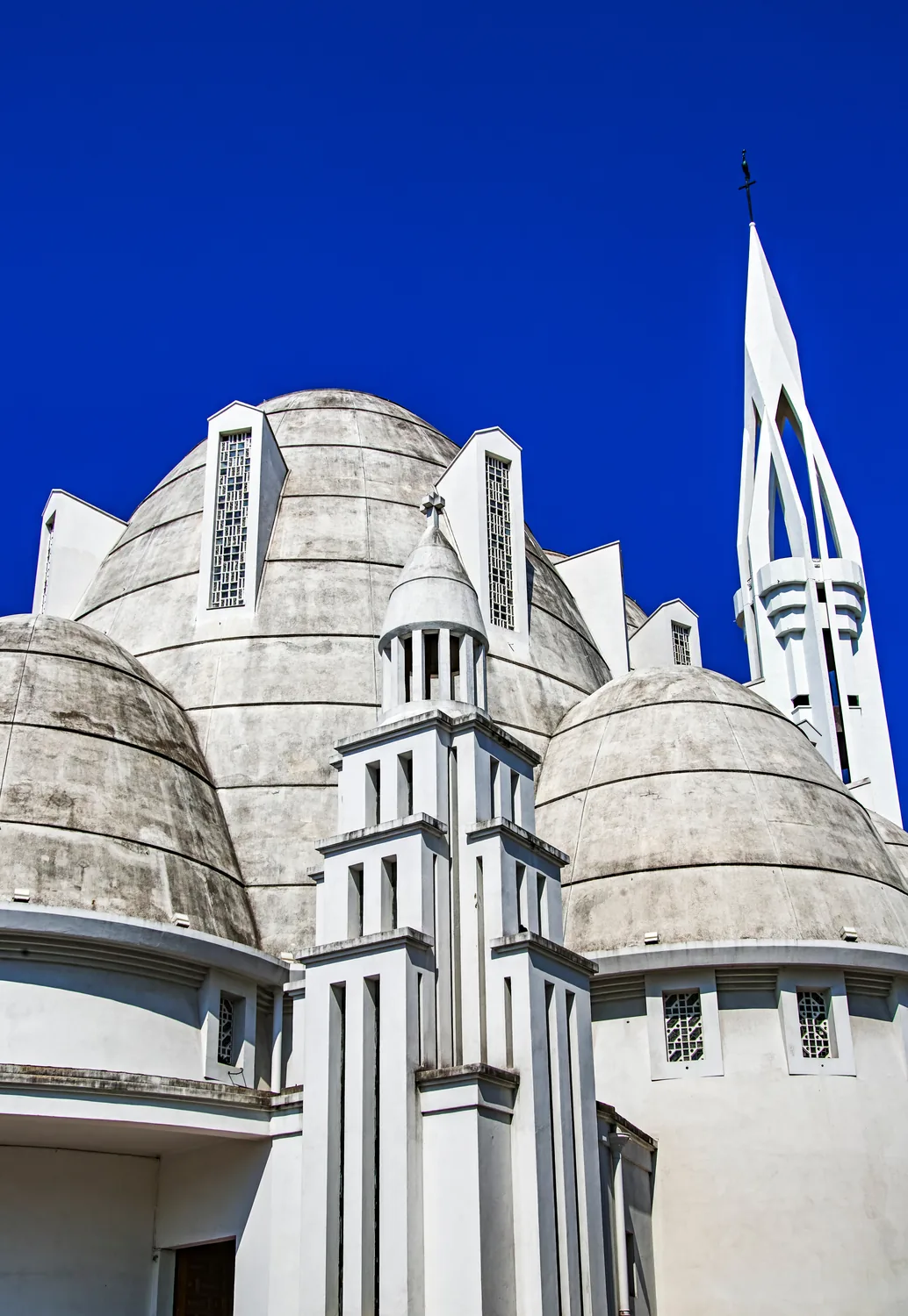 L’église Sainte-Jeanne-d’Arc de Nice et ses dômes de béton, chef-d’œuvre méconnu de l’entre-deux-guerres