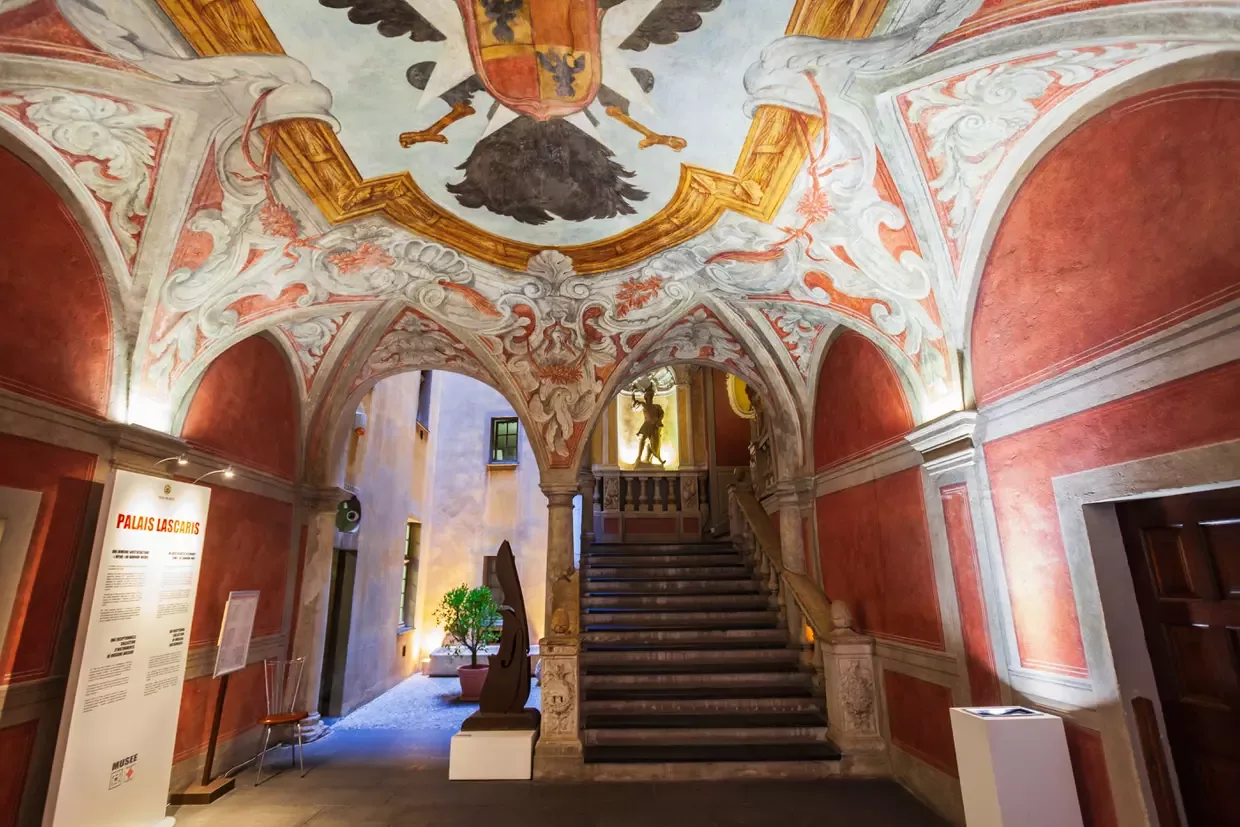 Plafonds peints baroques et escalier d’honneur du palais Lascaris