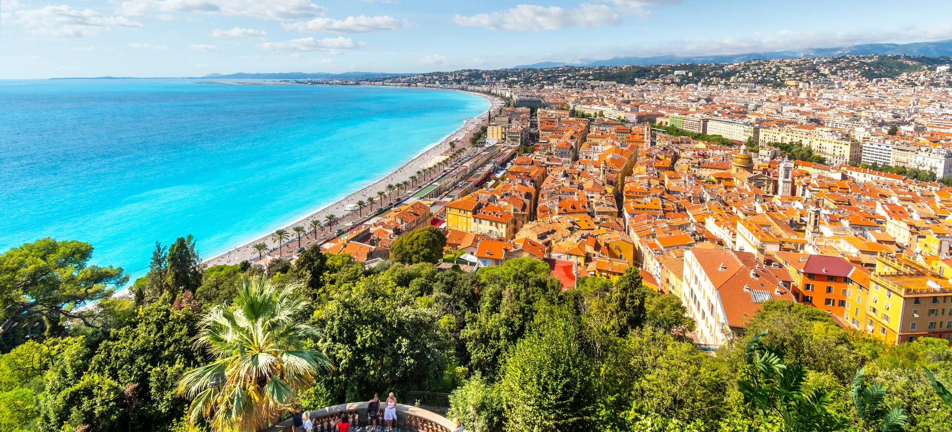 La Baie des Anges et les toits du Vieux-Nice vus depuis la colline du Château