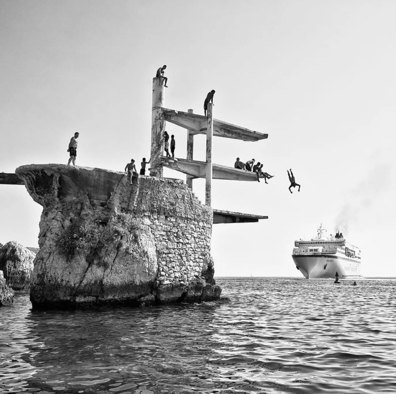Le plongeoir de béton de La Réserve, où les Niçois sautent dans la mer