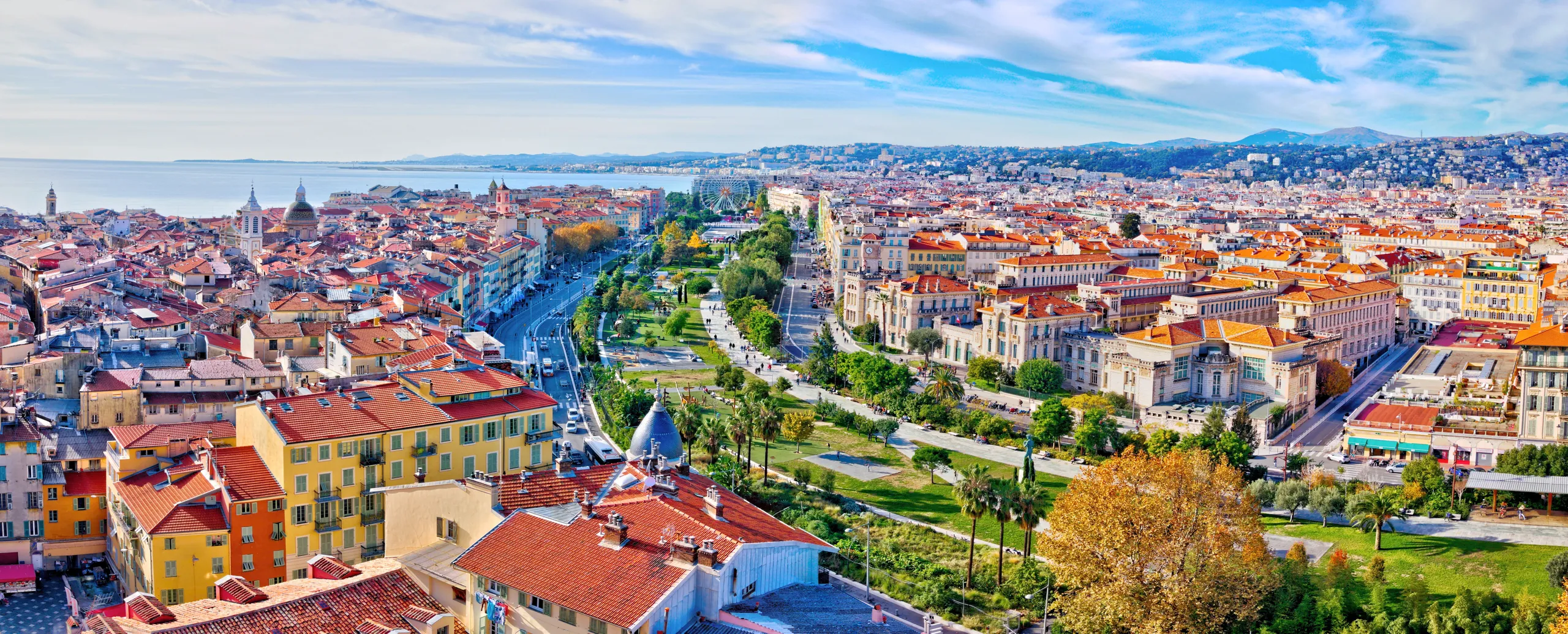 Vue panoramique sur Nice et la Baie des Anges