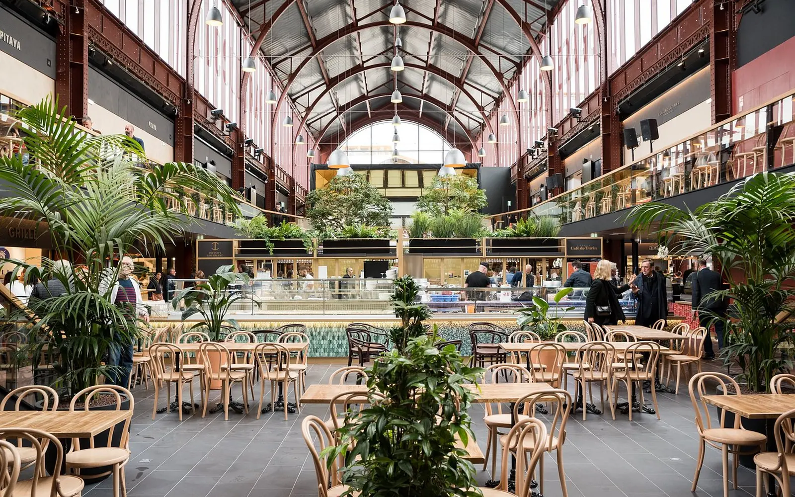 La halle gourmande de la gare du Sud, quartier Libération