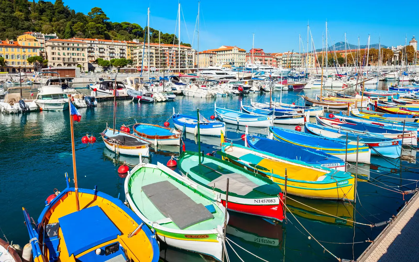 Les barques colorées du port Lympia, à Nice