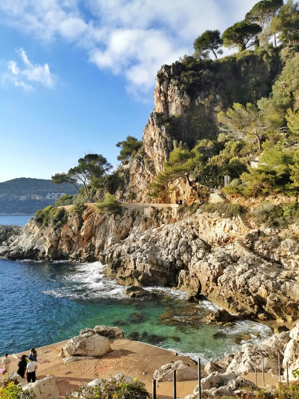 Le sentier du littoral et ses criques au depart de la plage de Passable
