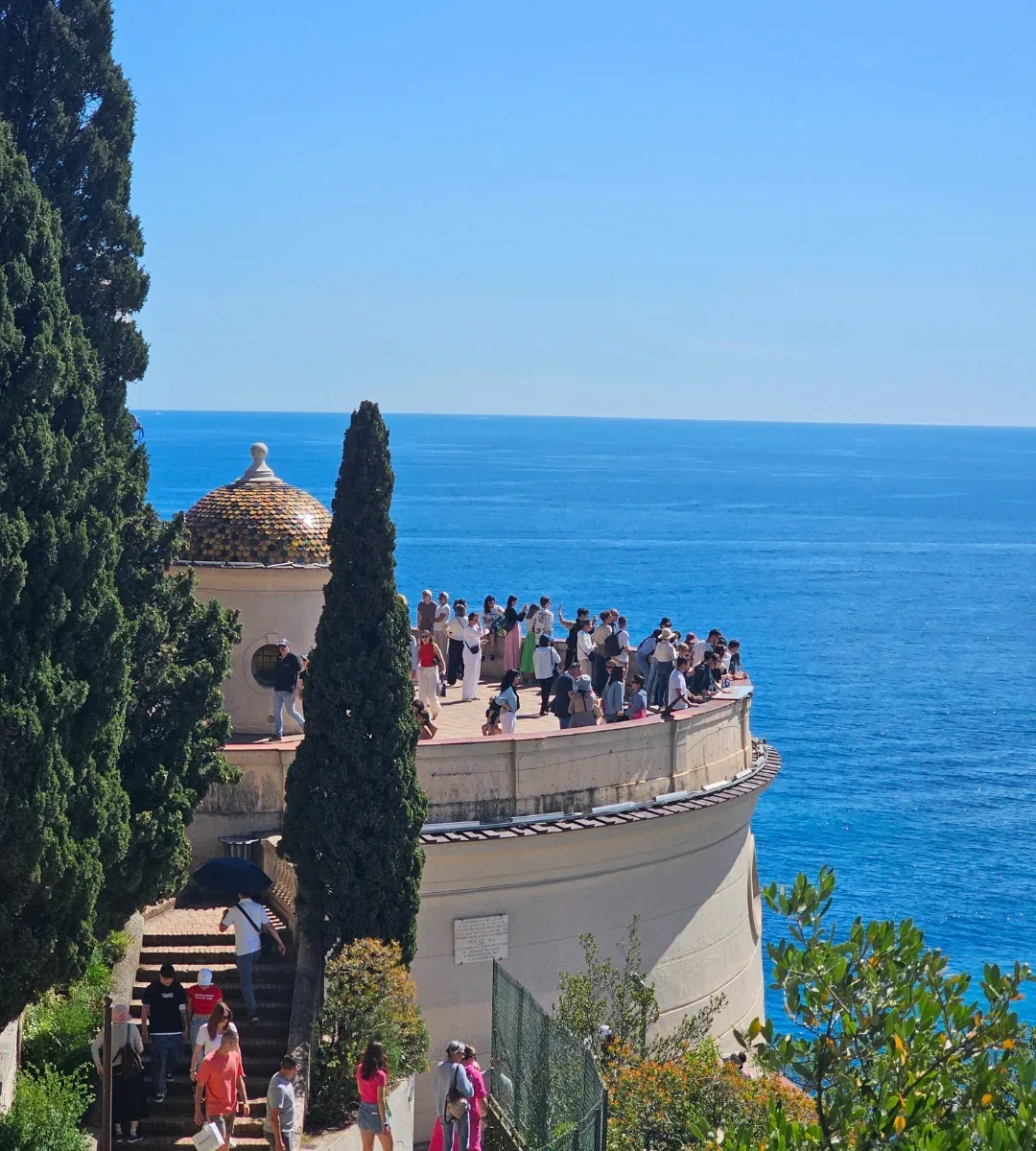 La tour Bellanda, sa terrasse panoramique et la mer